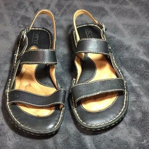 Born black leather  sandals